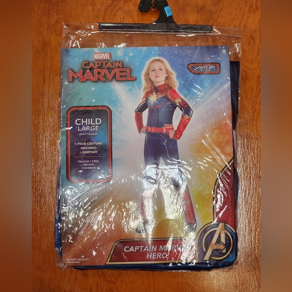 Captain Marvel Costume - Captain Marvel Lights UP!!  Child's Large - Picture 2 of 2
